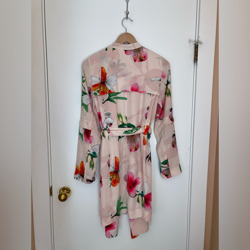Babaton graphic floral robe from Aritzia - Picture 4 of 7